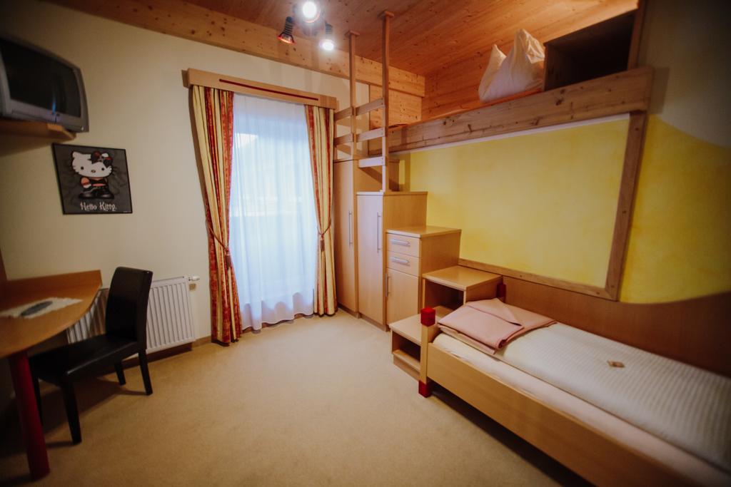 Hotel Garni Zerza Tropolach Exterior photo